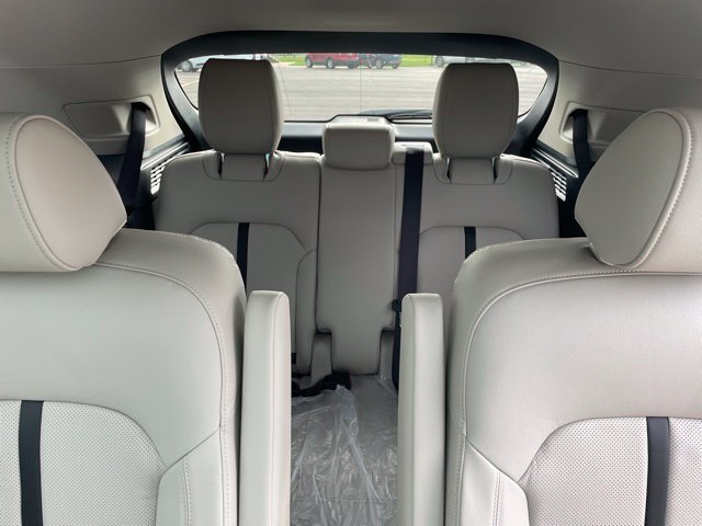 Used 2024 MAZDA CX-90 Plug-In Hybrid w/ Premium Pkg AWD/4WD image 11