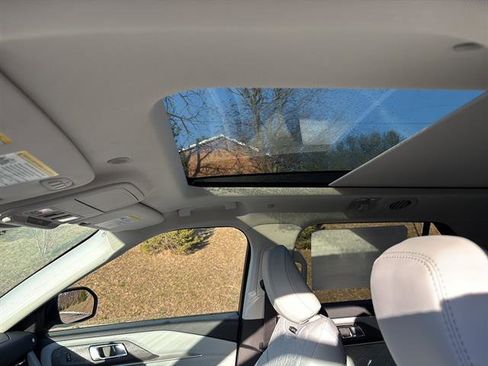 New 2026 Ford Explorer Platinum image 13