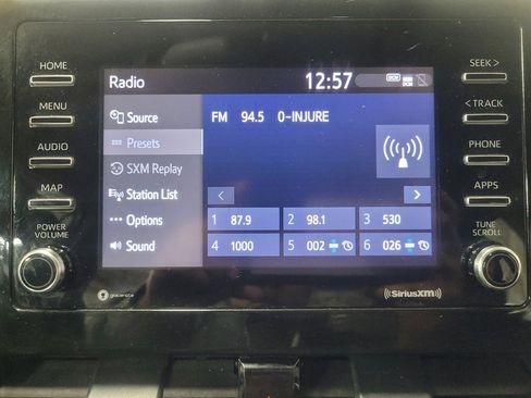 Used 2022 Toyota Camry SE image 25