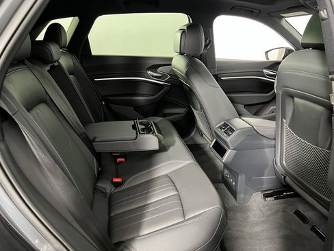 Used 2023 Audi e-tron Premium w/ Convenience Plus Package image 31