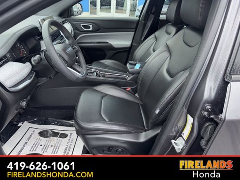 Used 2024 Jeep Compass Latitude image 12