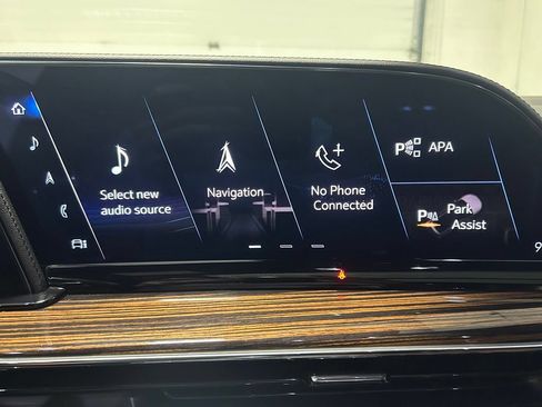 Used 2023 Cadillac Escalade Premium Luxury AWD/4WD image 25