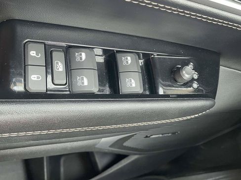 Used 2024 Jeep Wagoneer L Series II w/ Flexible Seating Group AWD/4WD image 30