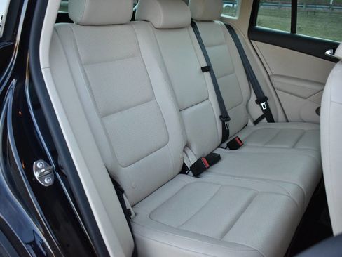 Used 2016 Volkswagen Tiguan SE image 14