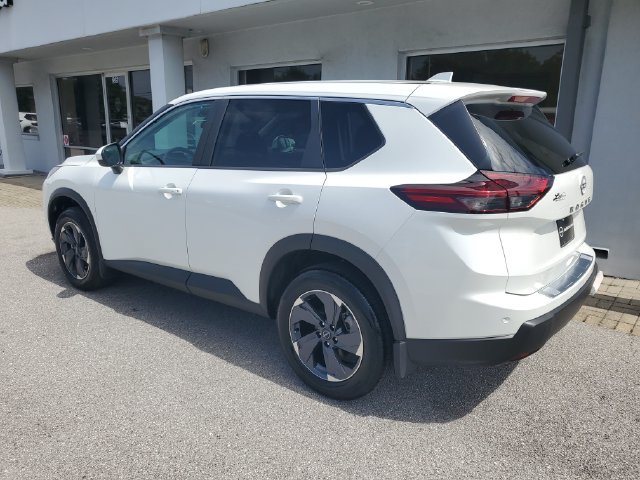 Certified 2026 Nissan Rogue SV FWD image 2