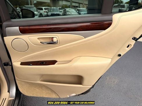 Used 2016 Lexus LS 460 w/ Comfort Package RWD image 29