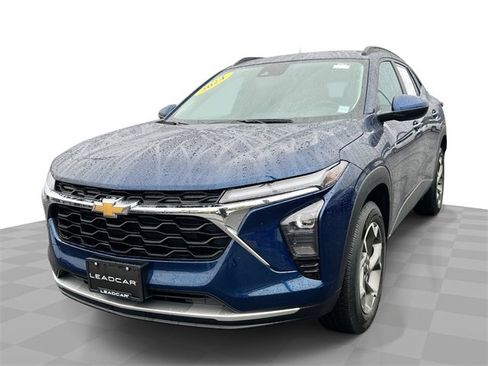 Used 2024 Chevrolet Trax LT w/ Driver Confidence Package image 1