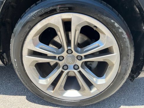 Used 2018 Audi Q3 2.0T Premium Plus w/ Premium Plus Package FWD image 10