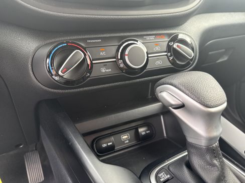 Used 2025 Kia Soul LX FWD image 14