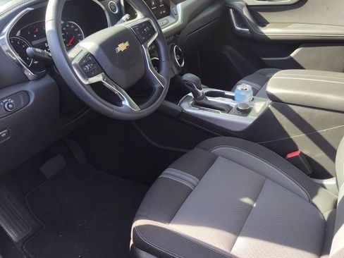 Used 2025 Chevrolet Blazer LT FWD image 3