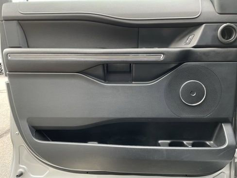 Used 2021 Ford Expedition XLT image 8