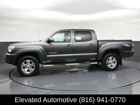 Used 2013 Toyota Tacoma PreRunner w/ TRD Sport Pkg RWD image 2