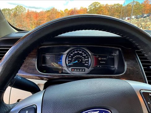 Used 2018 Ford Taurus Limited image 17