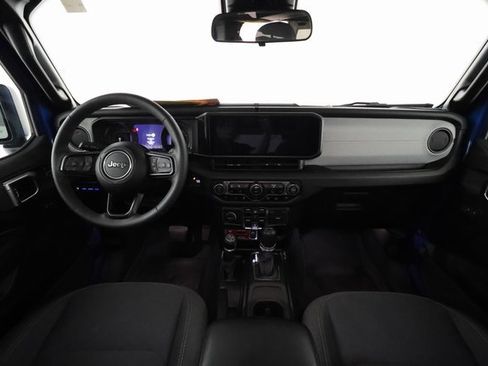 Used 2024 Jeep Wrangler Unlimited image 5