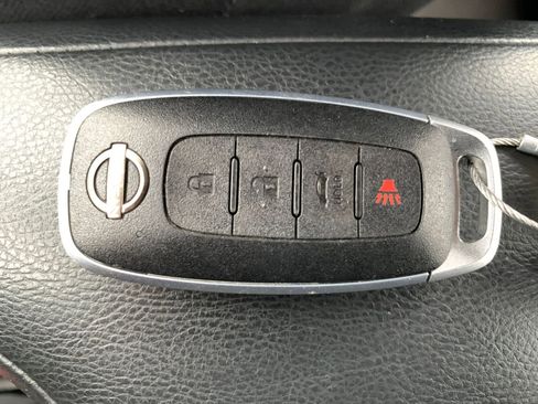 Used 2025 Nissan Versa SV w/ Trunk Package image 21