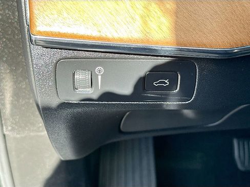 Used 2022 Volvo XC90 T6 Momentum w/ Climate Package image 30