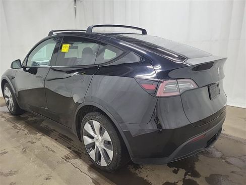 Used 2020 Tesla Model Y Long Range image 8