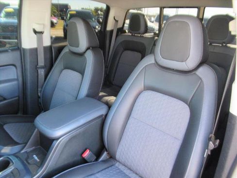 Used 2019 Chevrolet Colorado Z71 w/ Z71 Midnight Edition image 18