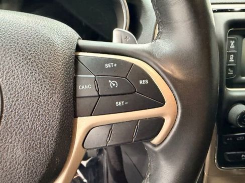 Used 2017 Jeep Grand Cherokee Laredo AWD/4WD image 27