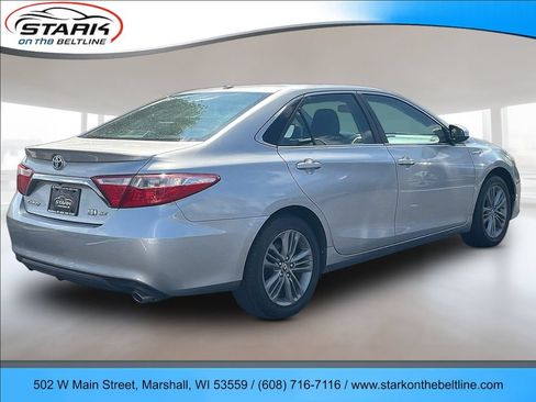 Used 2017 Toyota Camry SE w/ Moonroof Package FWD image 6
