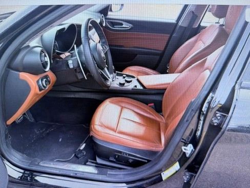 Used 2018 Alfa Romeo Giulia image 5