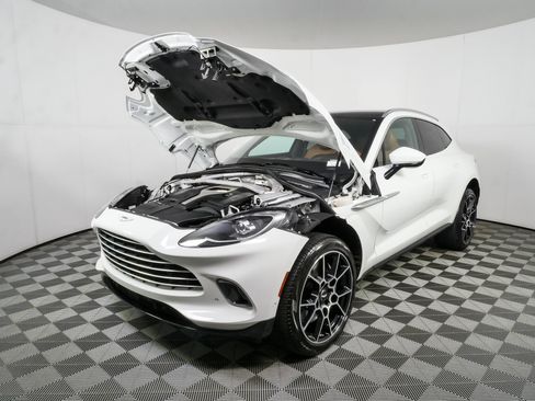 Used 2021 Aston Martin DBX AWD/4WD image 34