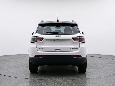 Used 2025 Jeep Compass Limited image 7