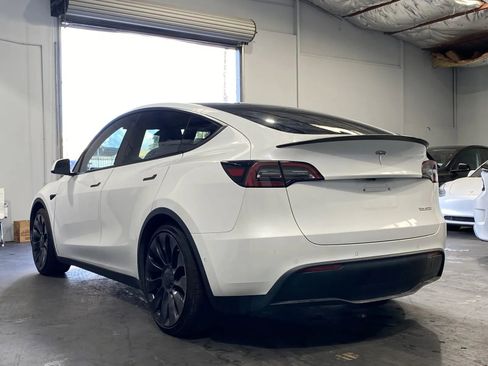 Used 2022 Tesla Model Y Performance image 2