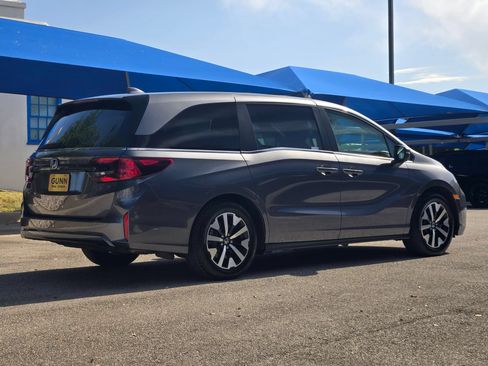 Used 2025 Honda Odyssey EX-L image 3