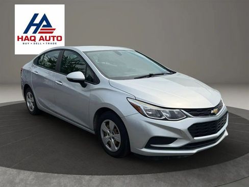 Used 2018 Chevrolet Cruze LS FWD image 3