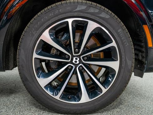 Used 2024 Bentley Bentayga Extended Wheelbase image 40