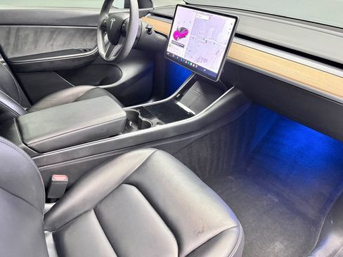 Used 2021 Tesla Model Y Long Range AWD/4WD image 11