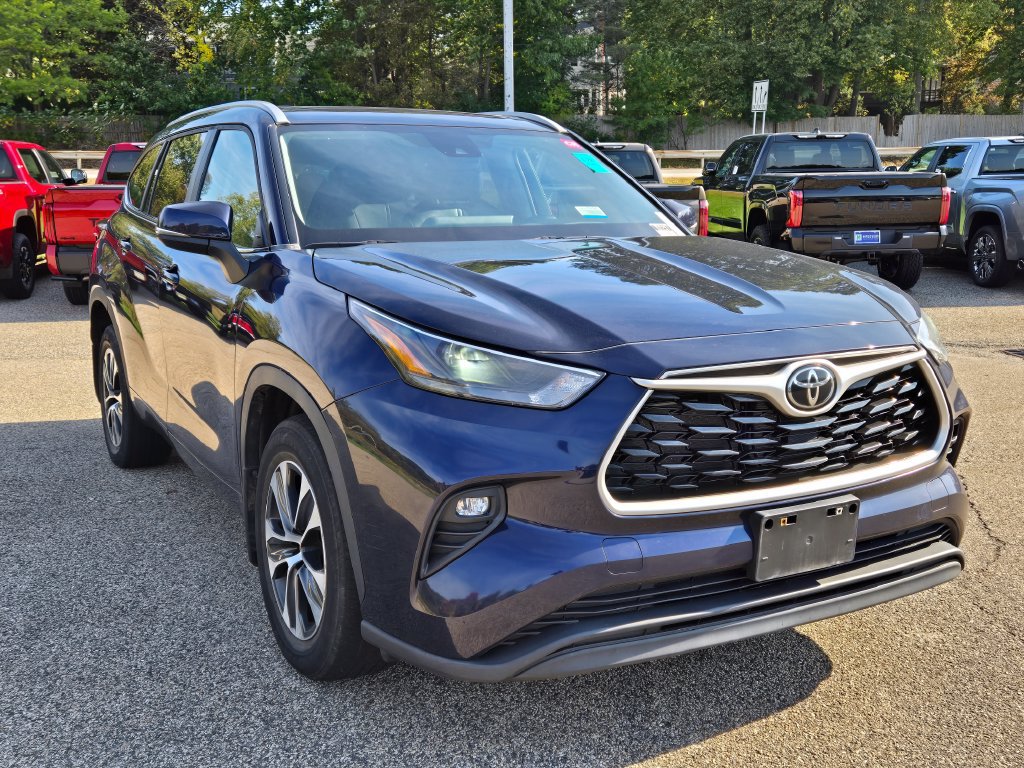 Used 2023 Toyota Highlander XLE AWD/4WD image 8
