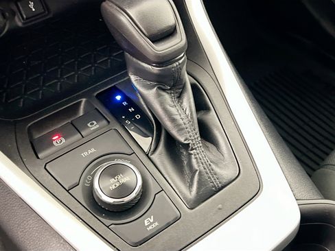 Used 2021 Toyota RAV4 XLE image 25