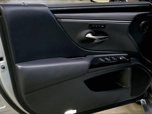 Used 2025 Lexus ES 350 w/ Premium Package image 21