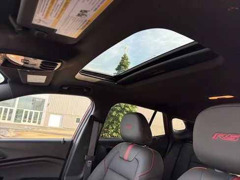 Used 2024 Chevrolet Trax RS w/ Sunroof Package image 17