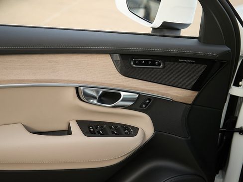 New 2026 Volvo XC90 T8 Plus image 11