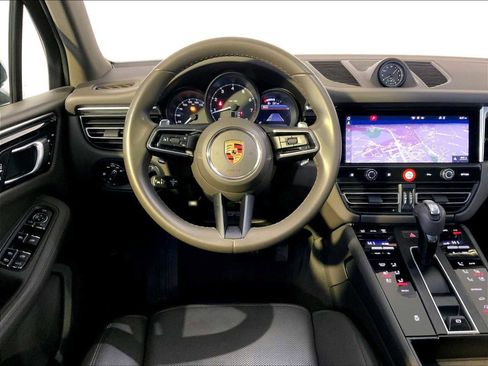 Certified 2023 Porsche Macan image 13