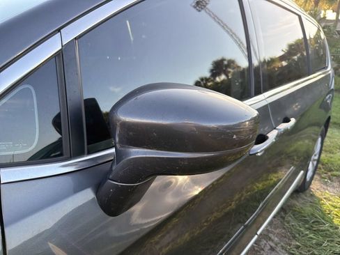 Used 2018 Chrysler Pacifica Touring-L FWD image 6