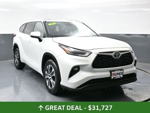 Used 2023 Toyota Highlander XLE FWD image 8