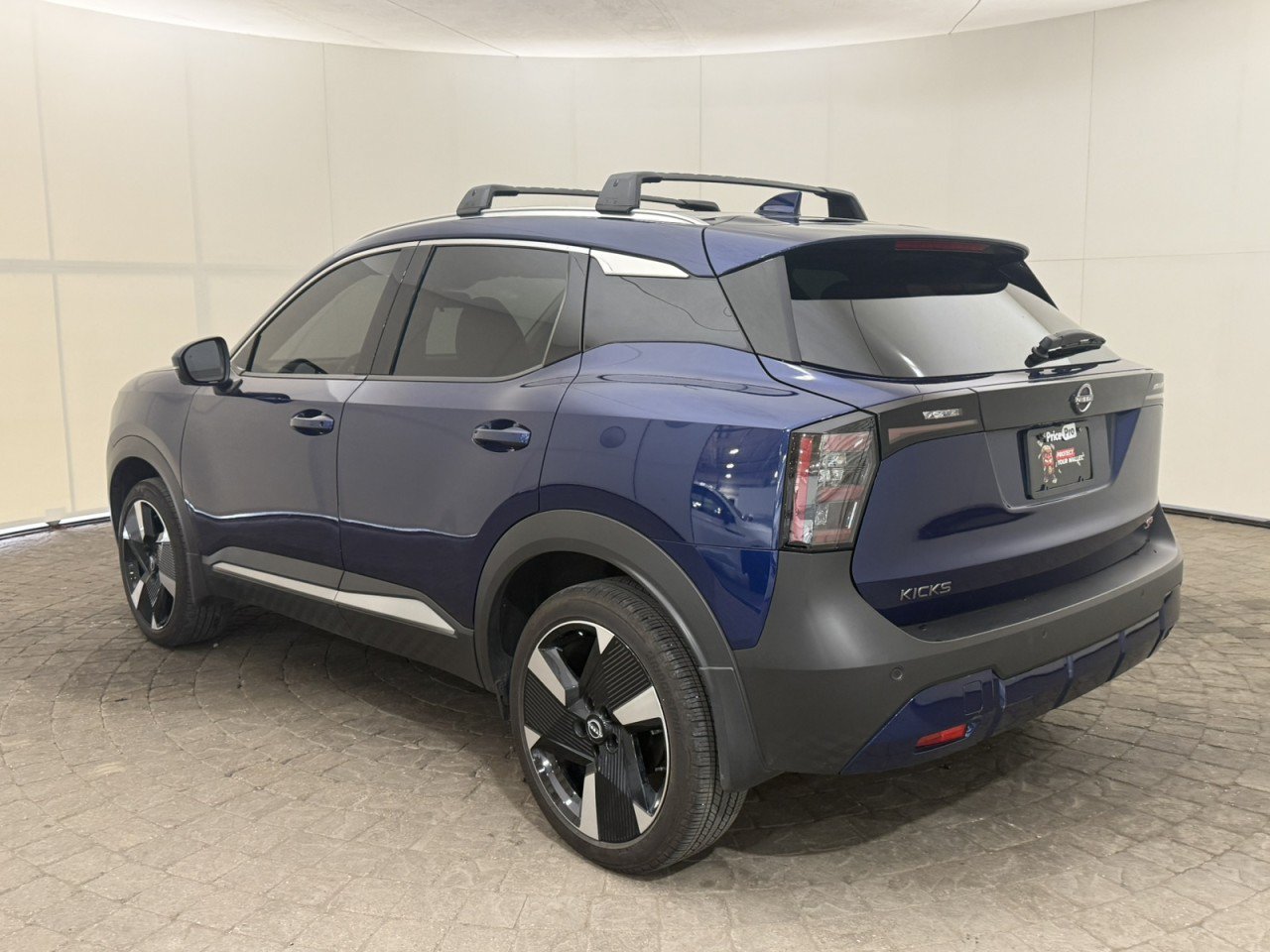 Used 2025 Nissan Kicks SR FWD image 5
