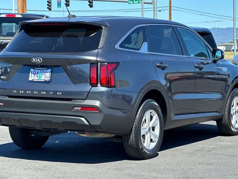 Used 2021 Kia Sorento LX AWD/4WD image 4