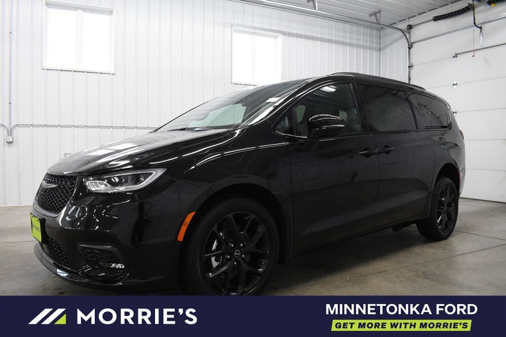 Used 2026 Chrysler Pacifica Select w/ S Appearance Package FWD image 3