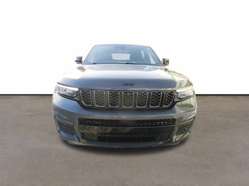 Used 2023 Jeep Grand Cherokee L Summit w/ High Altitude Package image 8