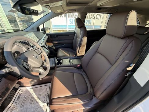 New 2026 Honda Odyssey Touring image 8