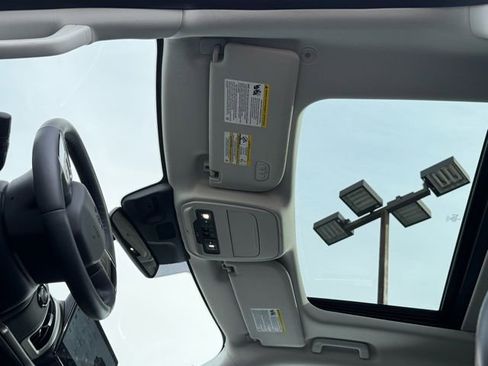 Used 2025 Ford Expedition Active image 38