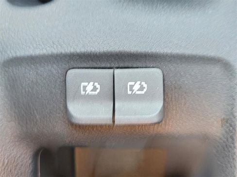 Certified 2021 Nissan Versa SV image 26