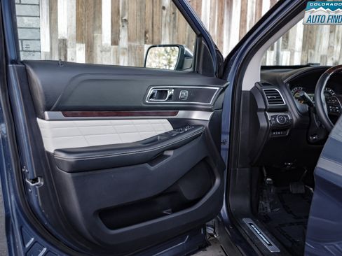 Used 2019 Ford Explorer Platinum image 10