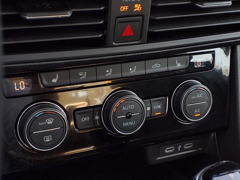 Certified 2023 Volkswagen Jetta SE FWD image 11