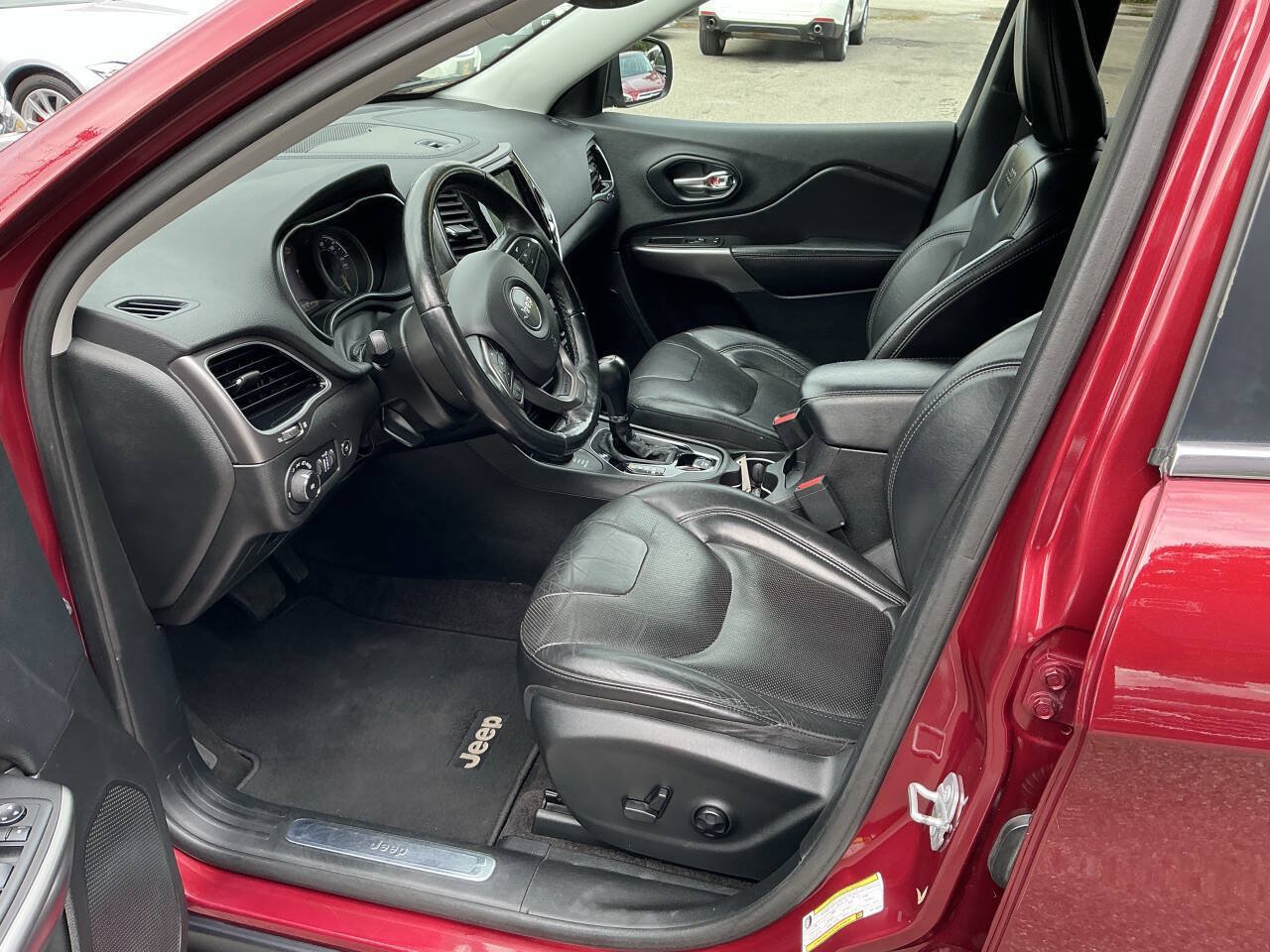 Used 2019 Jeep Cherokee Limited AWD/4WD image 15
